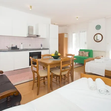 Apartman Japeri *